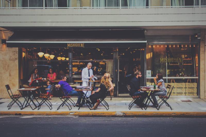 Trouver des solutions pour assurer son restaurant en difficulté à Rouen avec un courtier